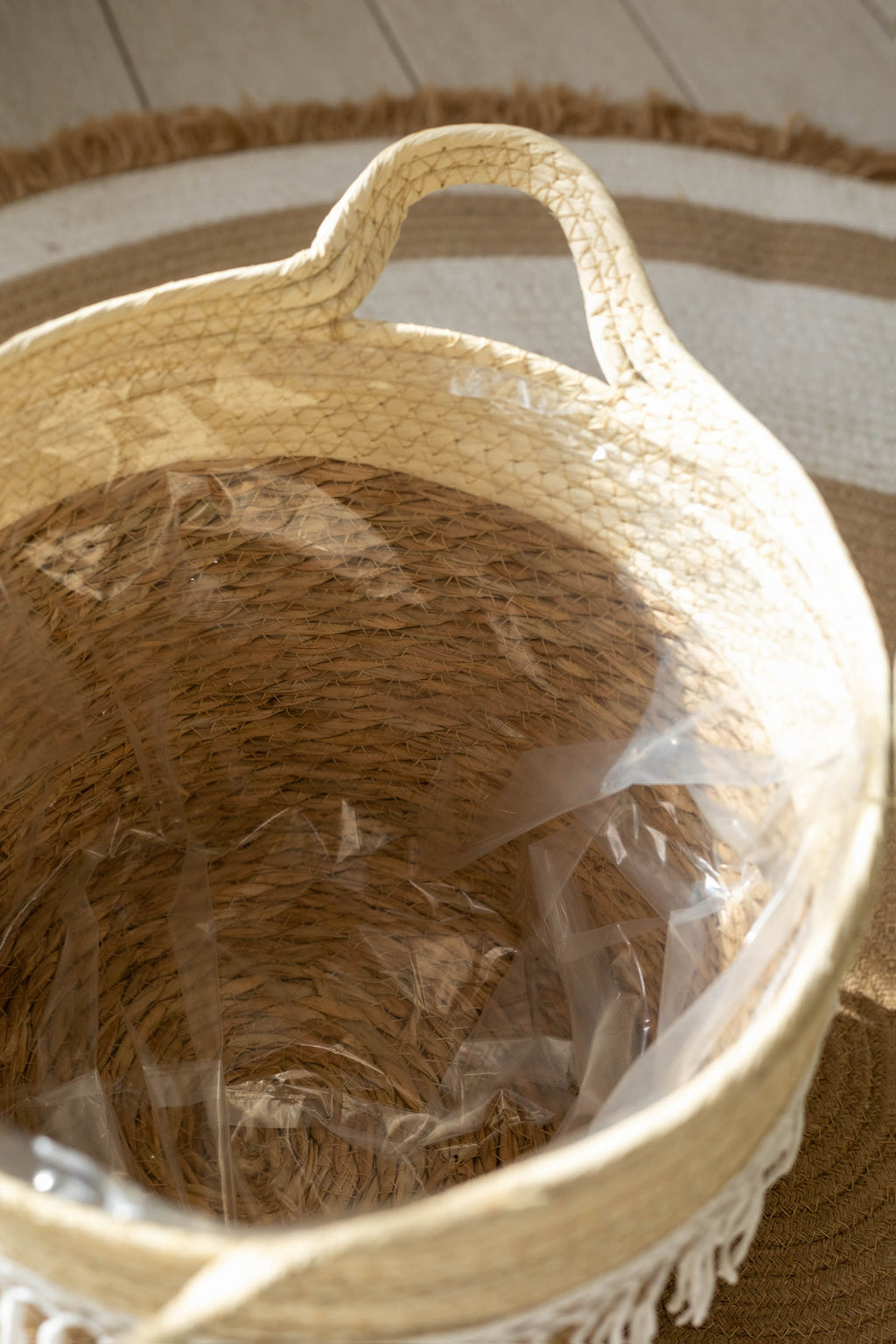 Cache-pot en osier tressé à franges macramé pour intérieur