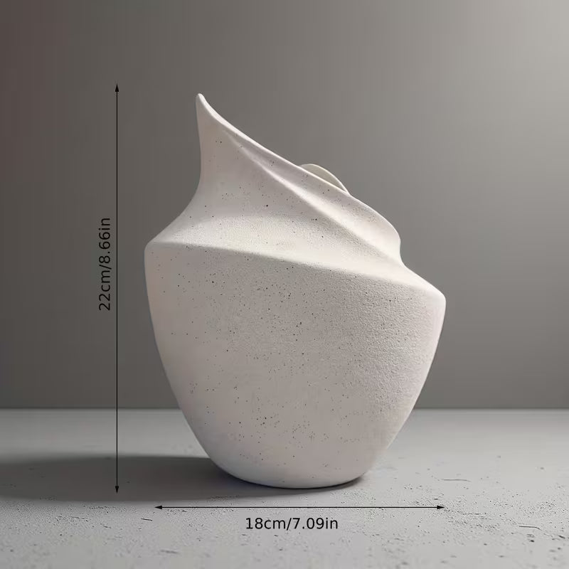 Cache-pot en céramique mate blanche à forme sculpturale