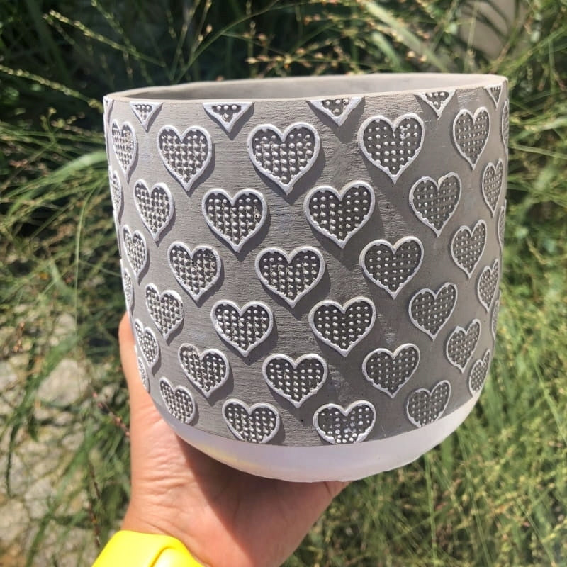 Cache-pot en béton gris Ø 14 cm à motif cœurs, pour intérieur
