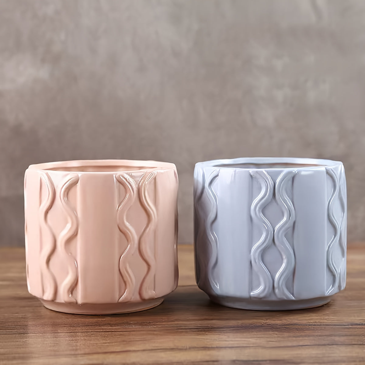 Cache-pot en céramique Ø 11 cm blanc ou crème, relief ondulé