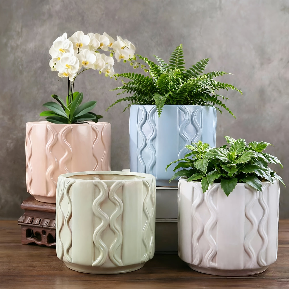 Cache-pot en céramique Ø 11 cm blanc ou crème, relief ondulé