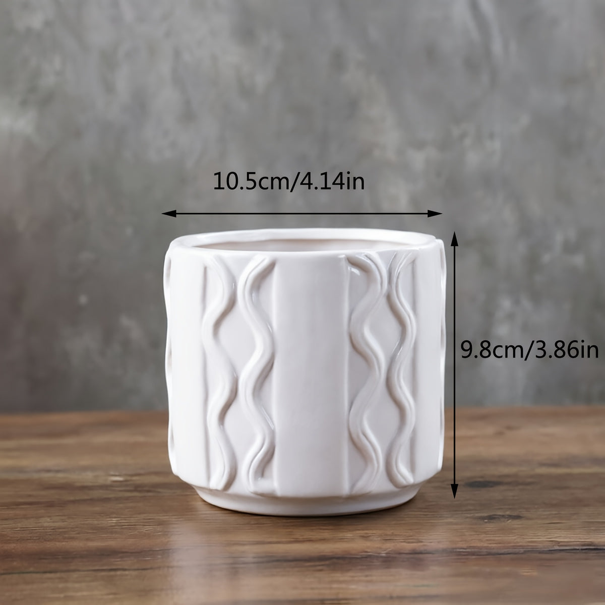 Cache-pot en céramique Ø 11 cm blanc ou crème, relief ondulé