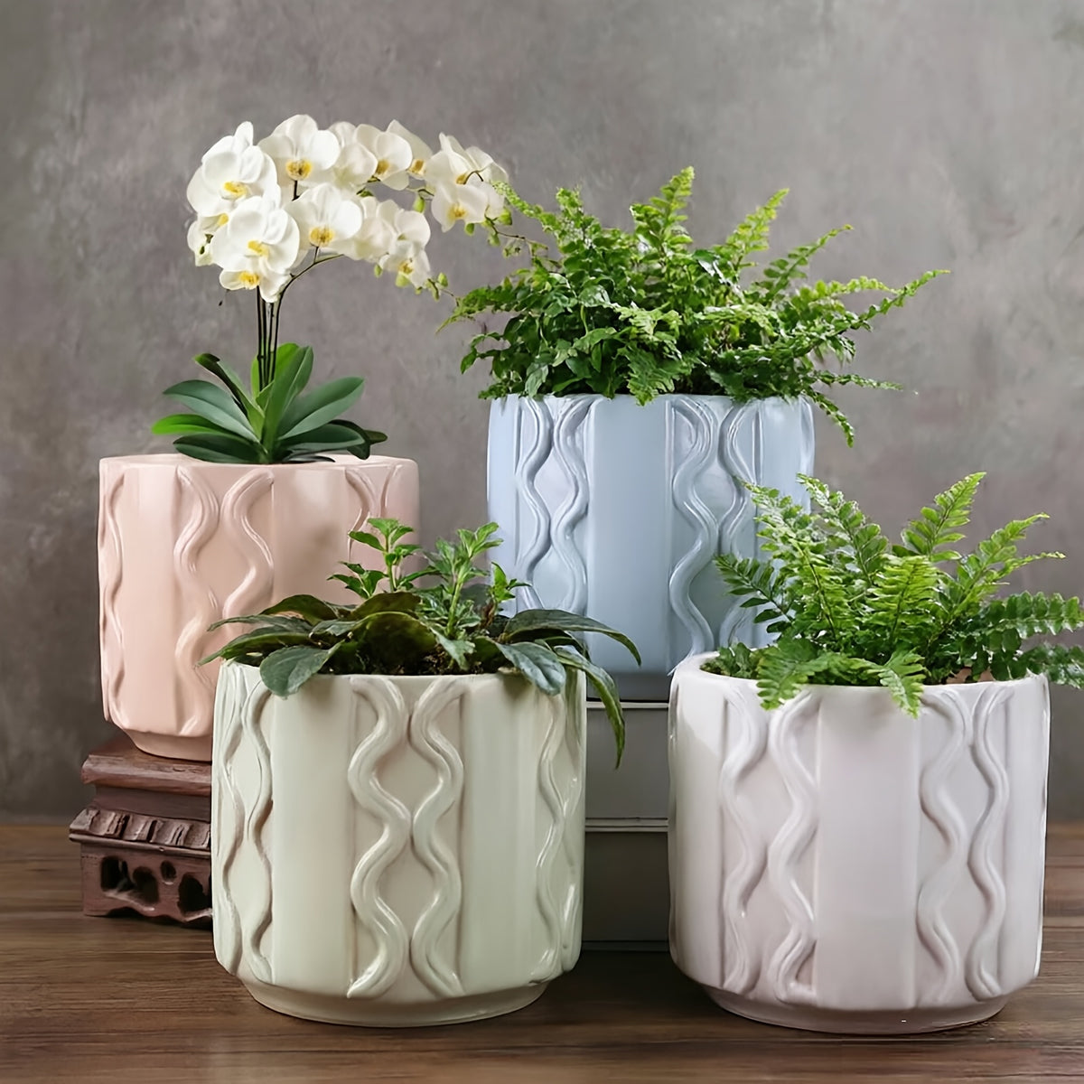 Cache-pot en céramique Ø 11 cm blanc ou crème, relief ondulé