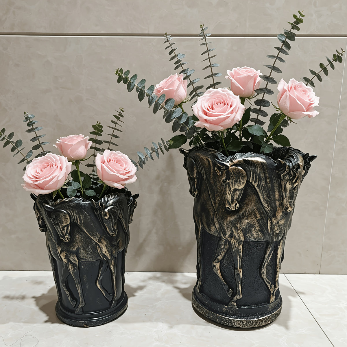 Cache-pot cheval en résine effet bronze — Noir vintage 23 cm