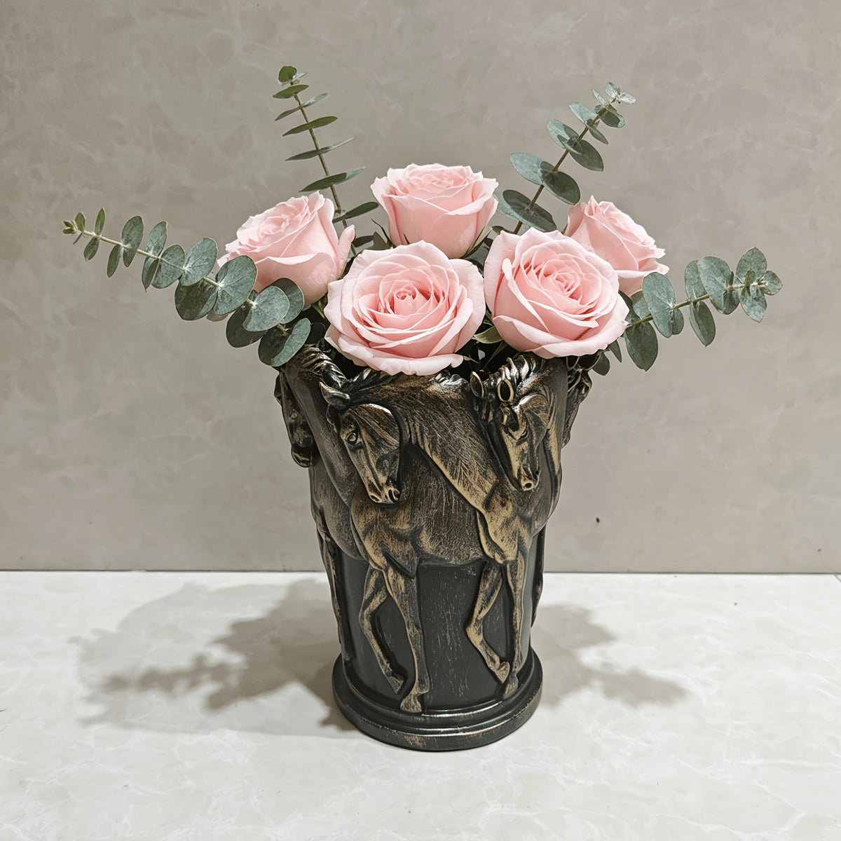 Cache-pot cheval en résine effet bronze — Noir vintage 23 cm