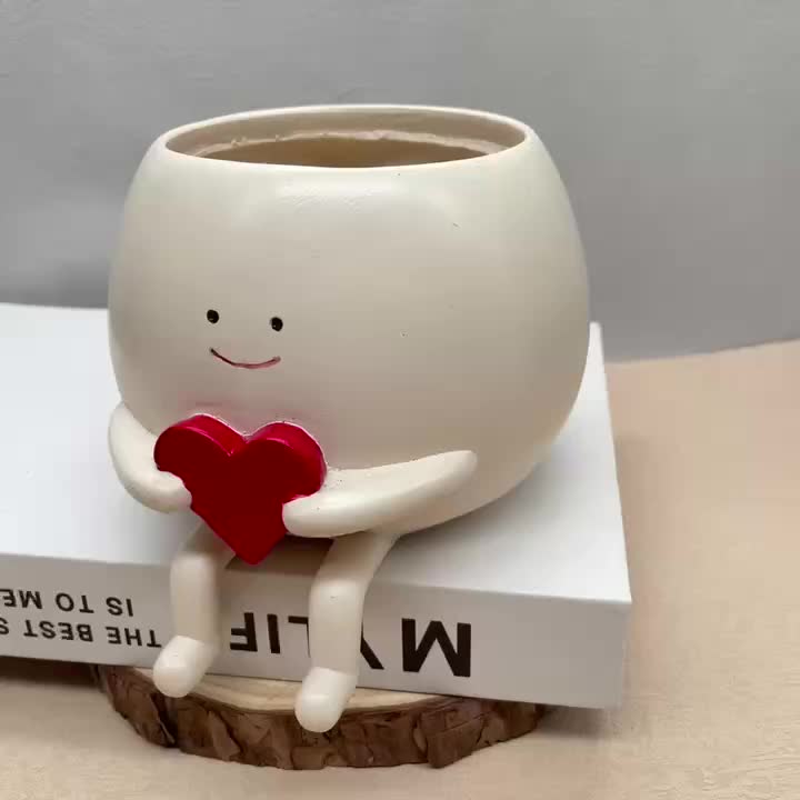 Cache-pot original Ø 12 cm - Personnage assis au cœur rouge