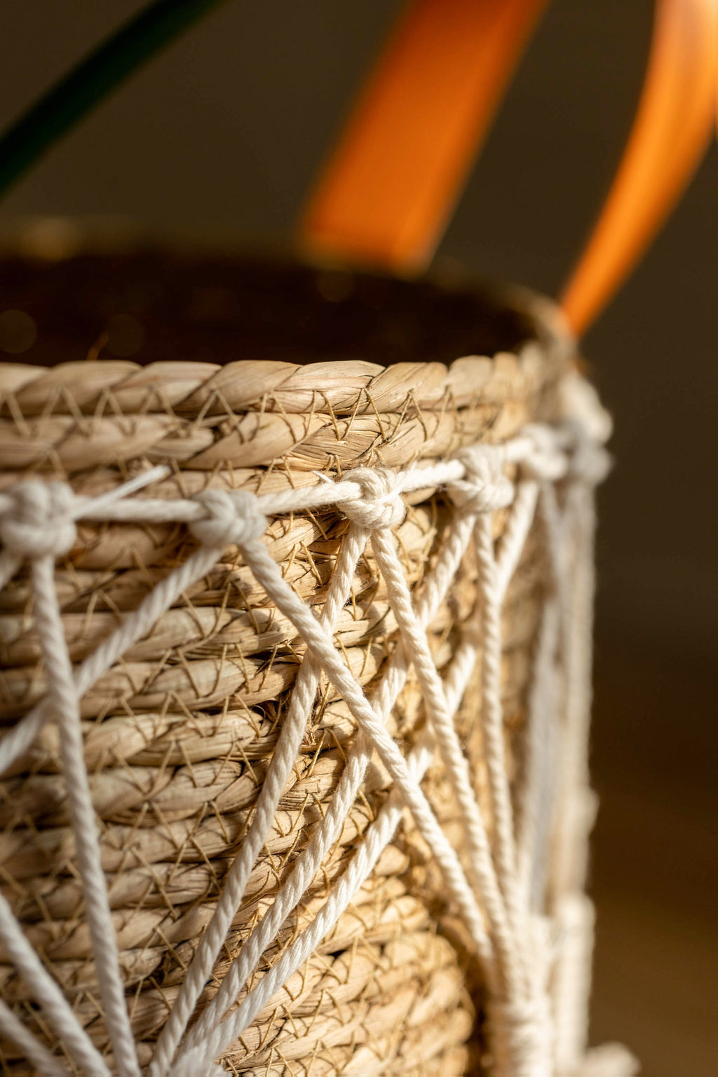 Cache-pot panier tressé à décor macramé Ø 25 cm, naturel