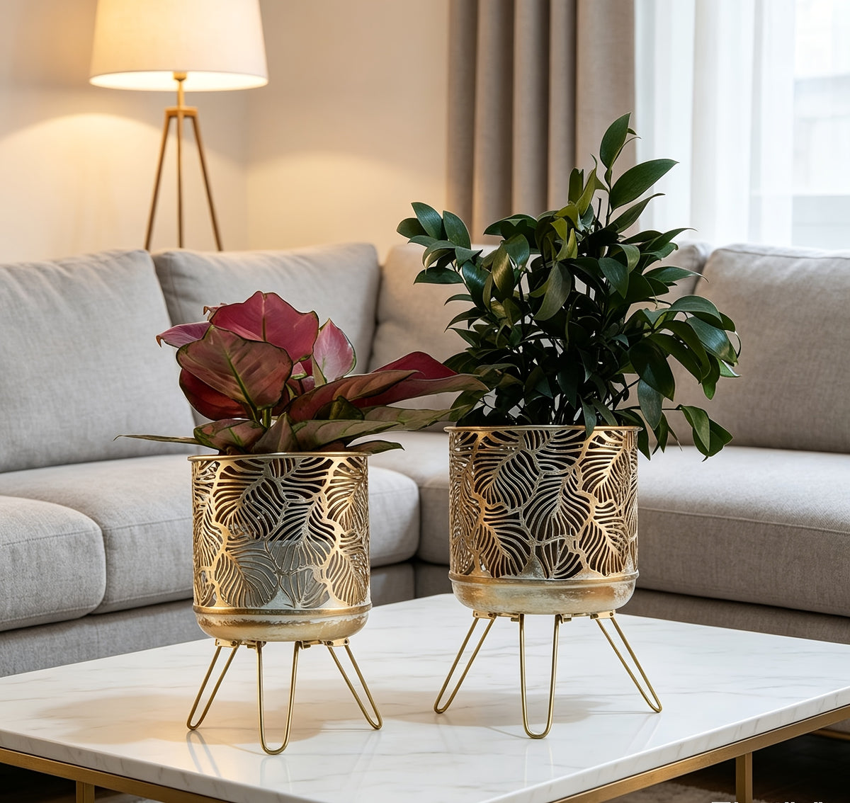 Cache-pot sur pied doré motif feuillage ajouré — Lot de 2