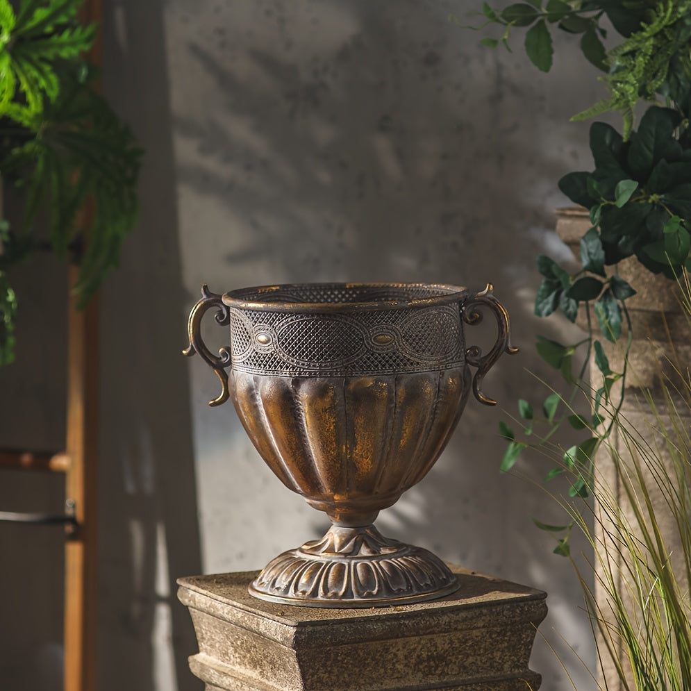 Cache-pot sur pied en métal cuivré, coupe trophée à anses