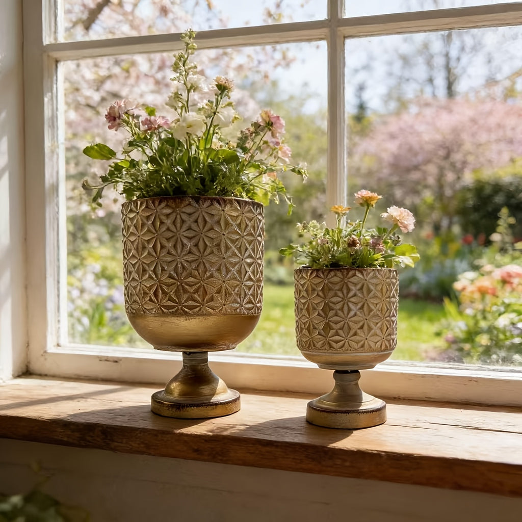 Cache-pot sur pied en métal doré - motif géométrique rétro