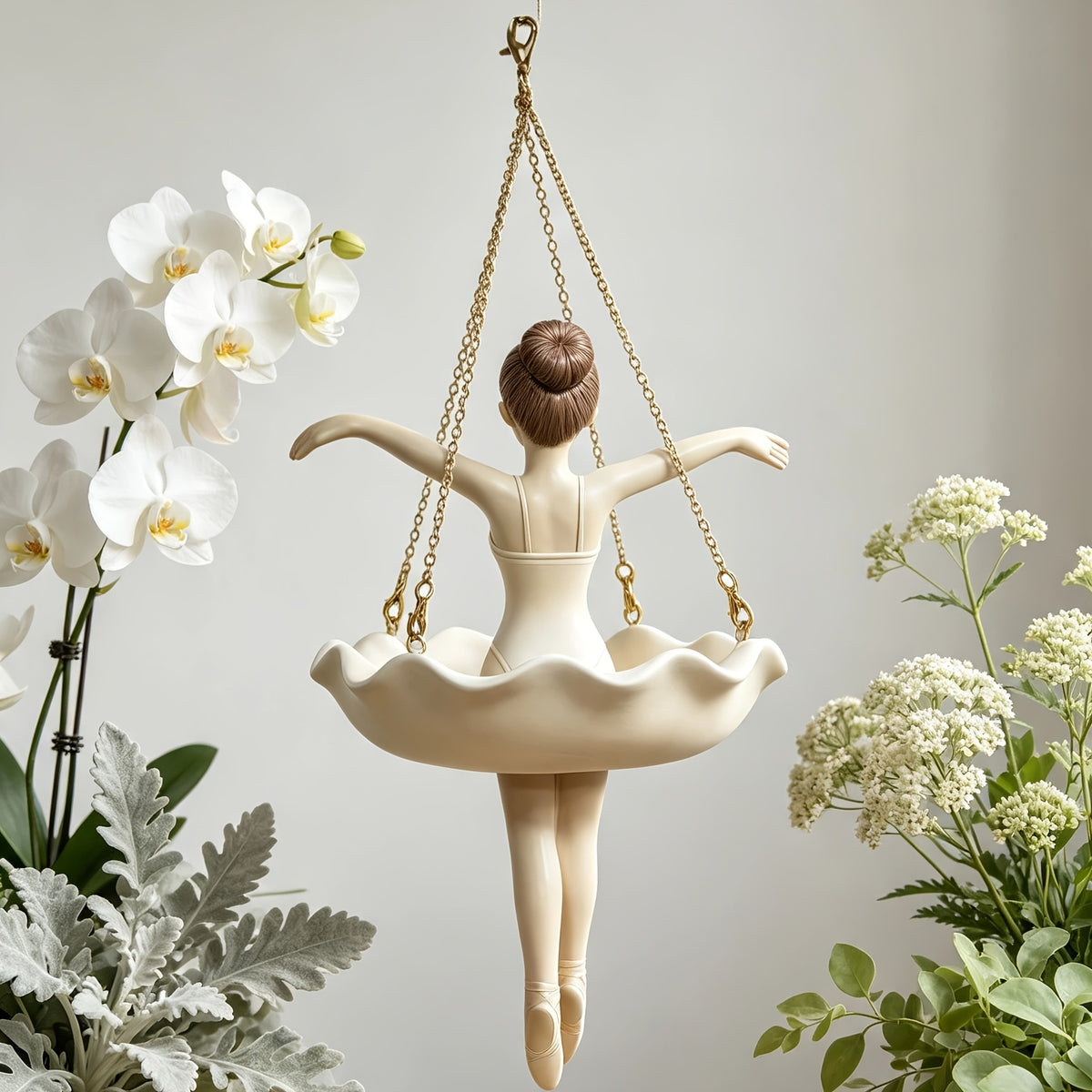 Cache-pot suspendu danseuse en résine beige, coupe Ø 11 cm