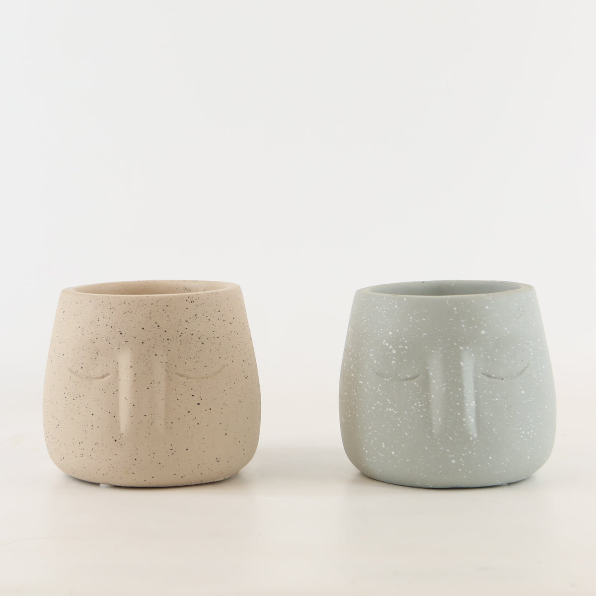 Cache-pot visage en béton Ø 11 cm, style nordique épuré