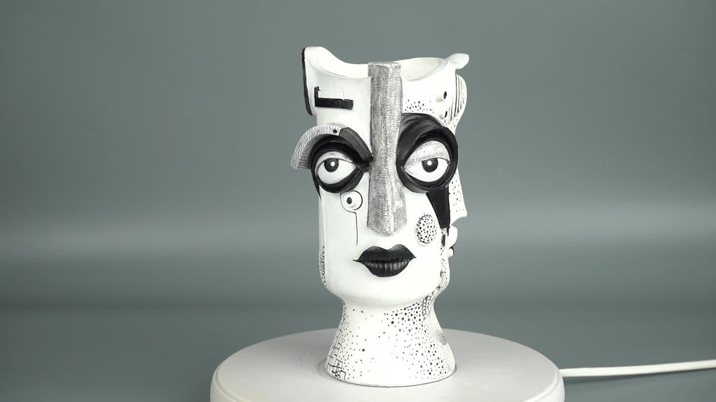 Cache-pot visage sculptural en résine — déco art moderne