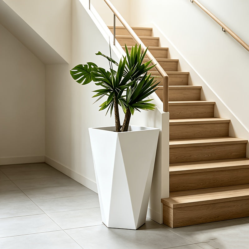 Grand pot de fleur carré blanc 25x25x40 cm, design facetté