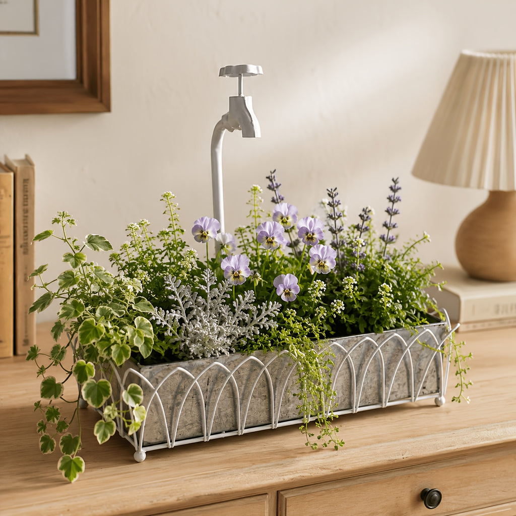 Jardinière décorative en zinc avec robinet blanc — 38x18 cm