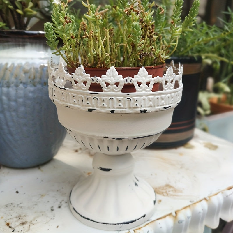 Petit cache-pot vintage en métal blanc dentelle Ø 12 cm