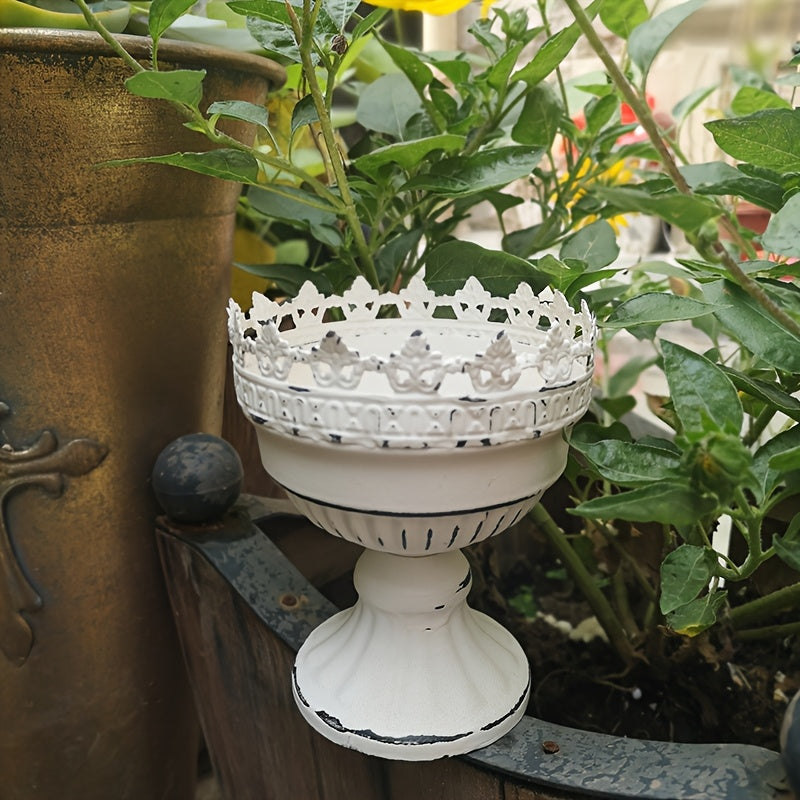 Petit cache-pot vintage en métal blanc dentelle Ø 12 cm
