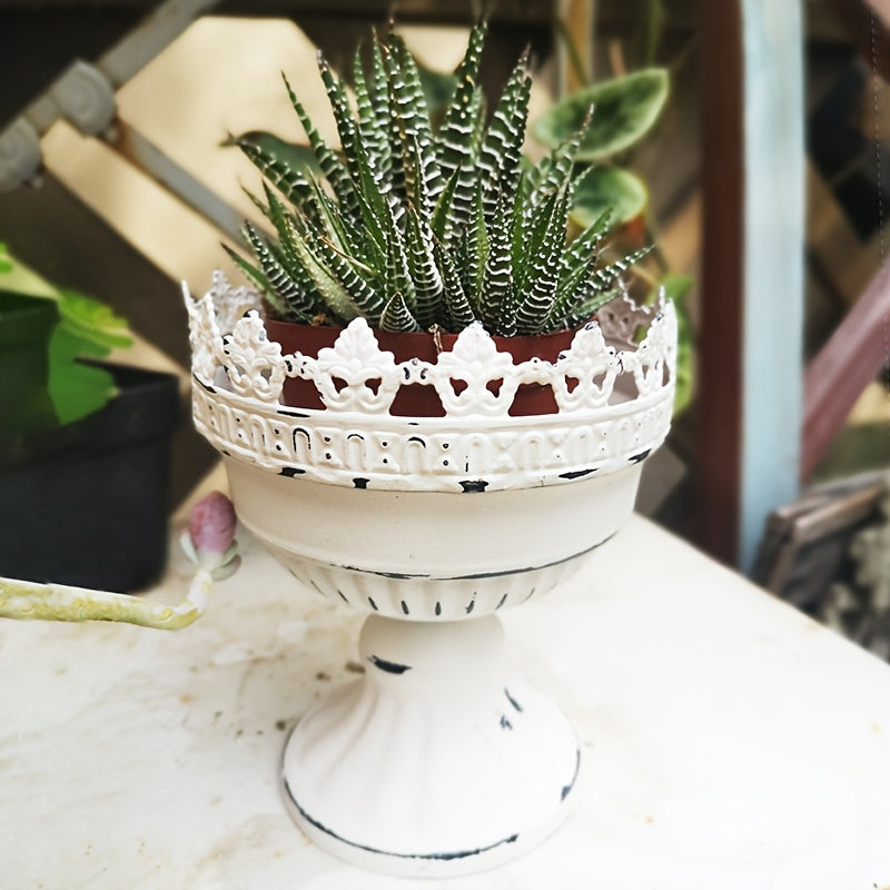 Petit cache-pot vintage en métal blanc dentelle Ø 12 cm