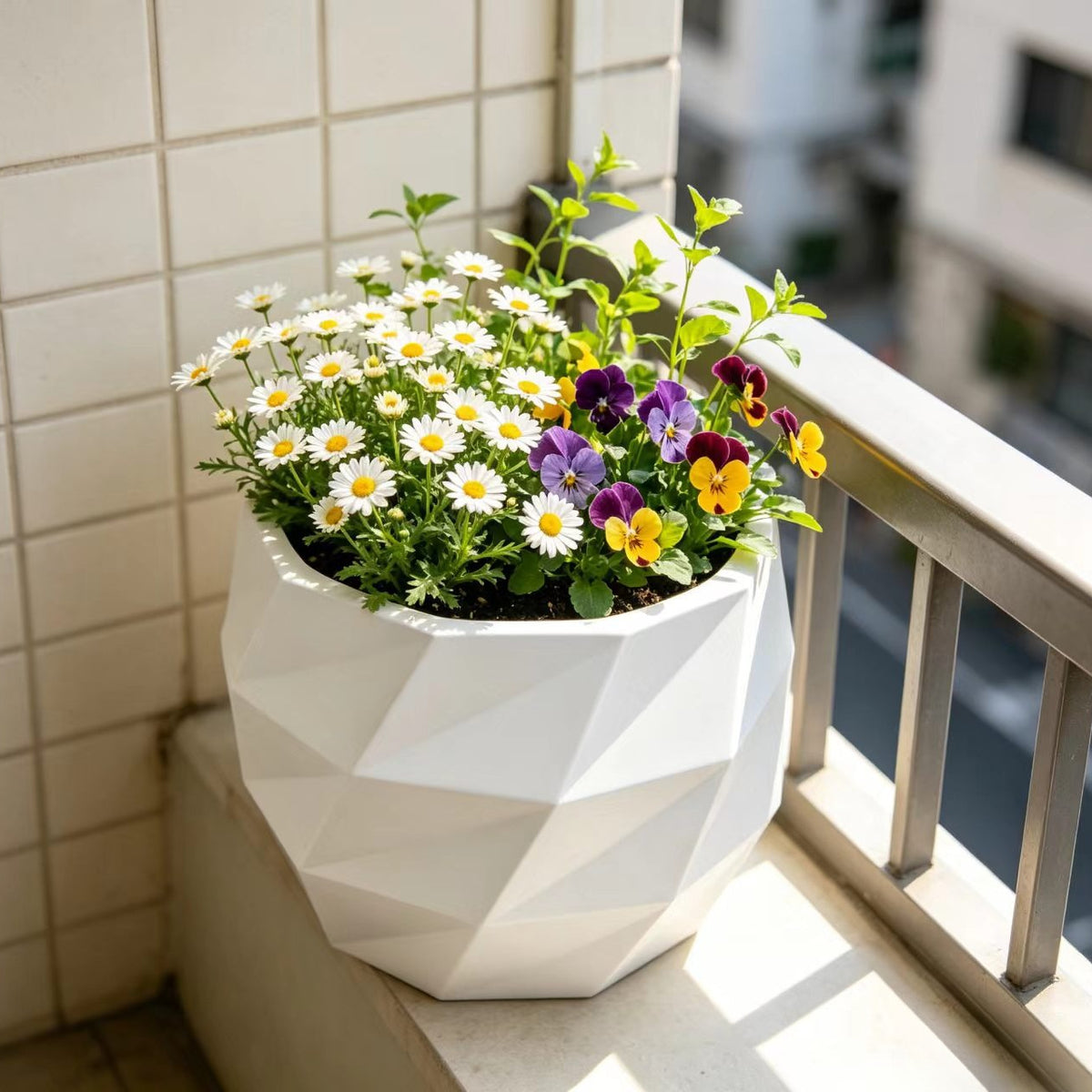 Pot de fleur blanc géométrique 18 L avec soucoupe incluse