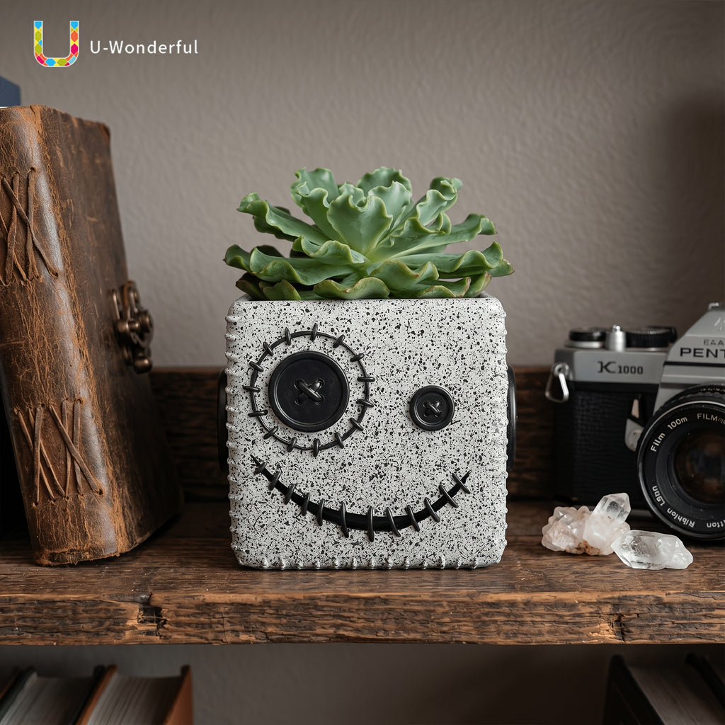 Pot de fleur carré en résine visage à boutons gris 11 cm