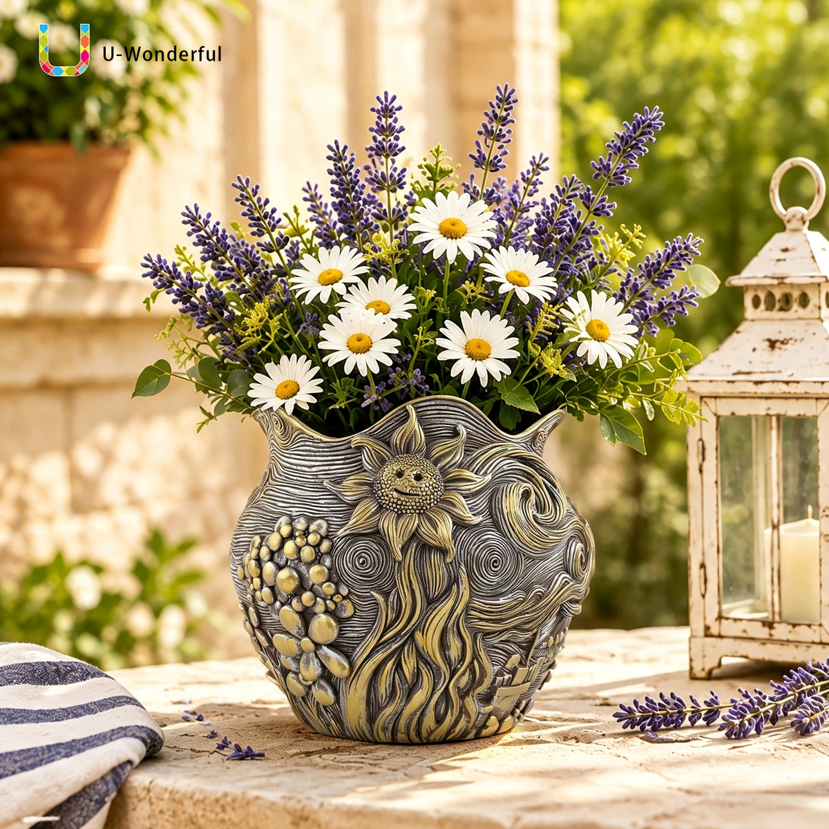Pot de fleur doré en résine au motif ciel étoilé sculpté