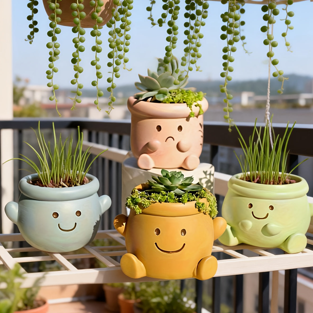 Pot de fleur extérieur en résine Ø 12 cm — visage souriant