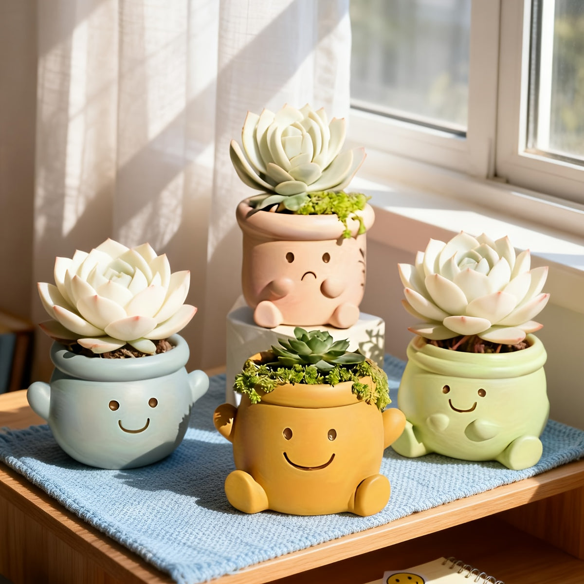 Pot de fleur extérieur en résine Ø 12 cm — visage souriant