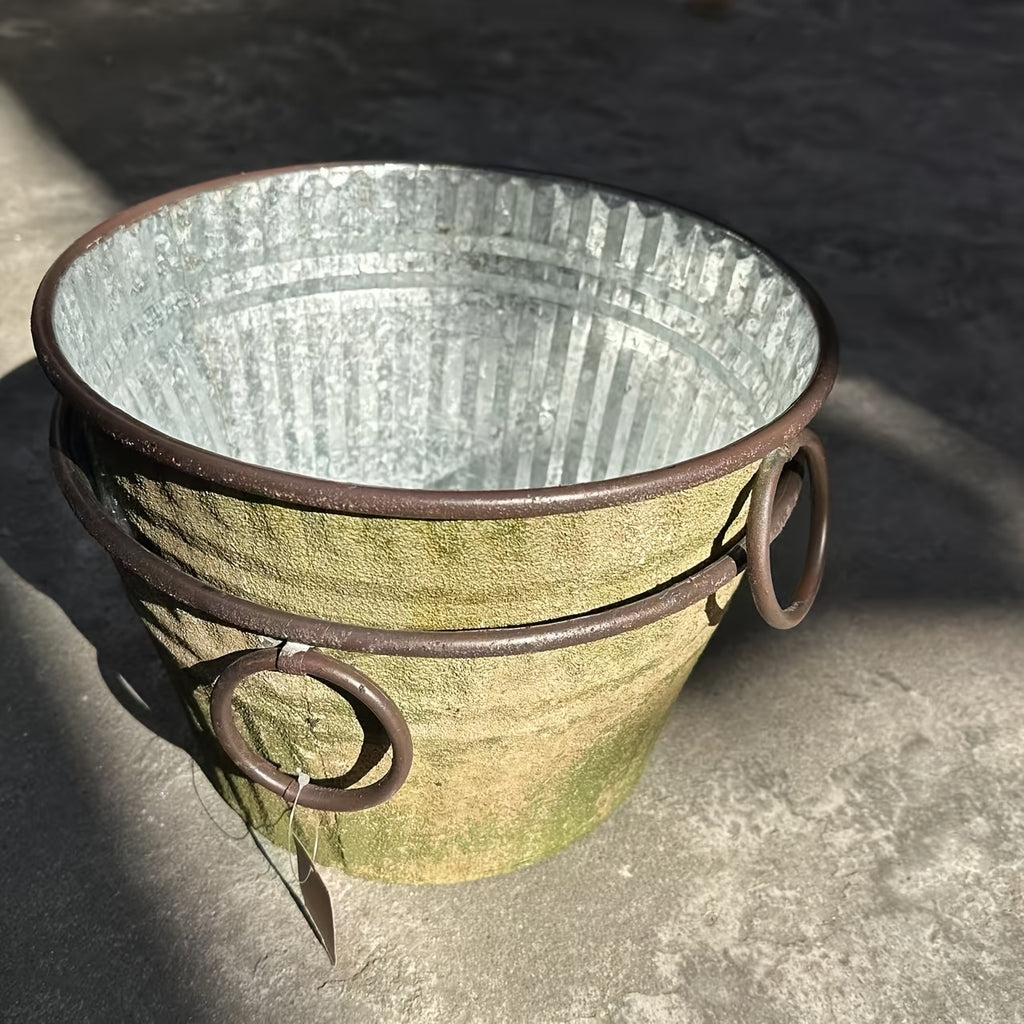 Pot de fleur en fer patiné vert mousse Ø 30 cm à deux anses