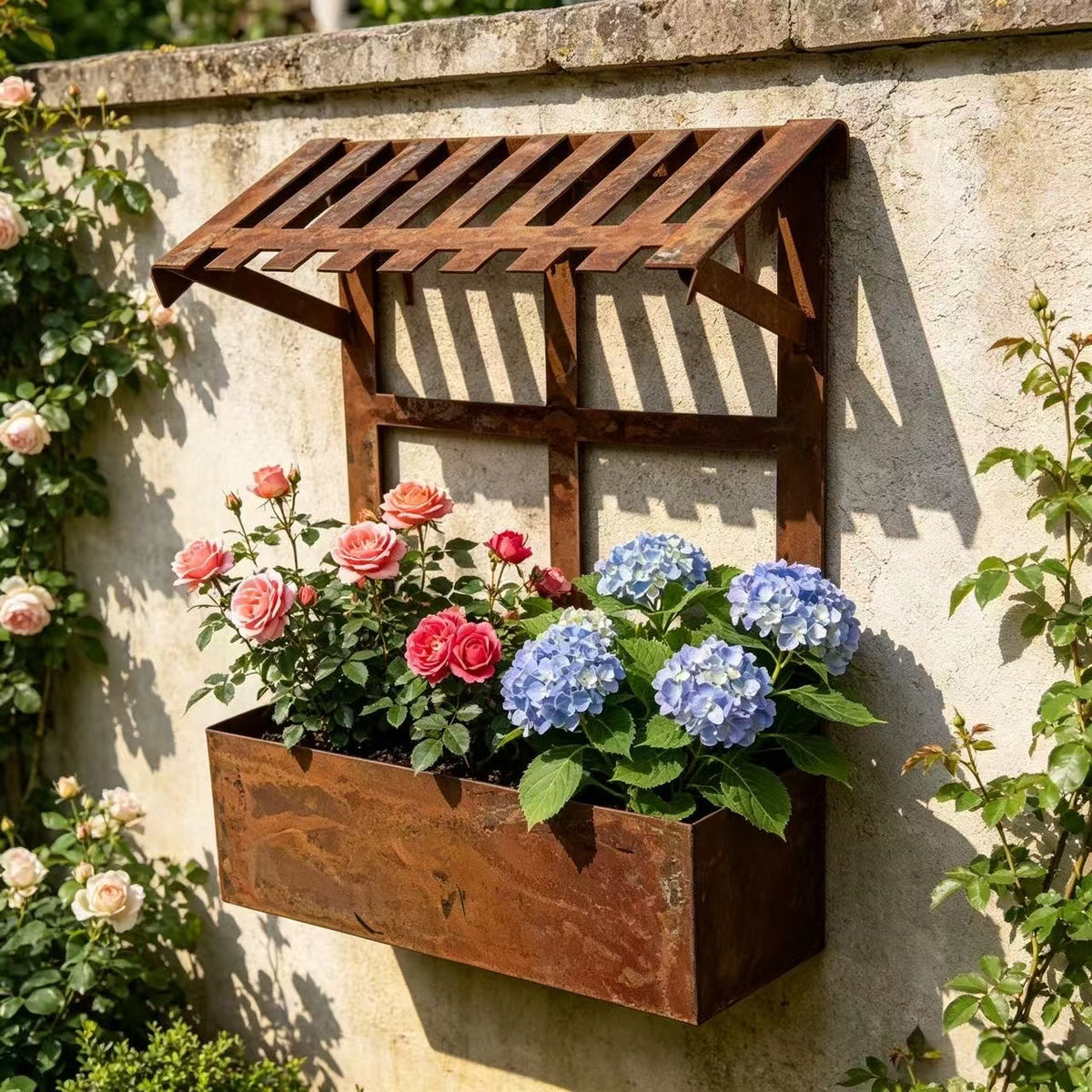 Pot de fleur mural en fer patiné effet rouille — 16x20 cm