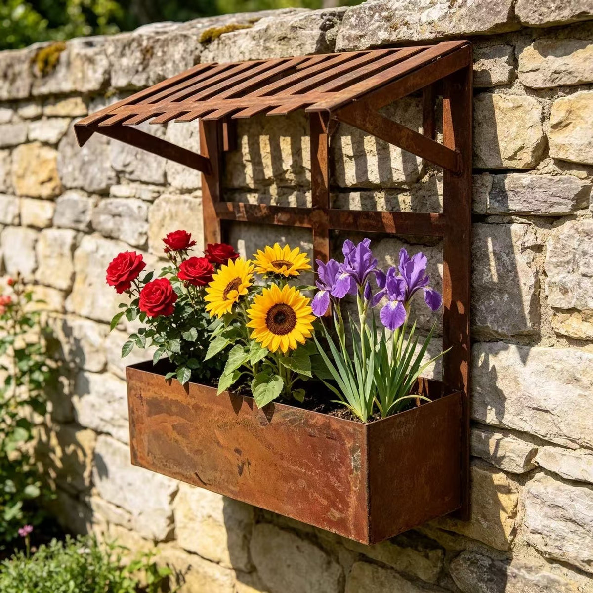 Pot de fleur mural en fer patiné effet rouille — 16x20 cm
