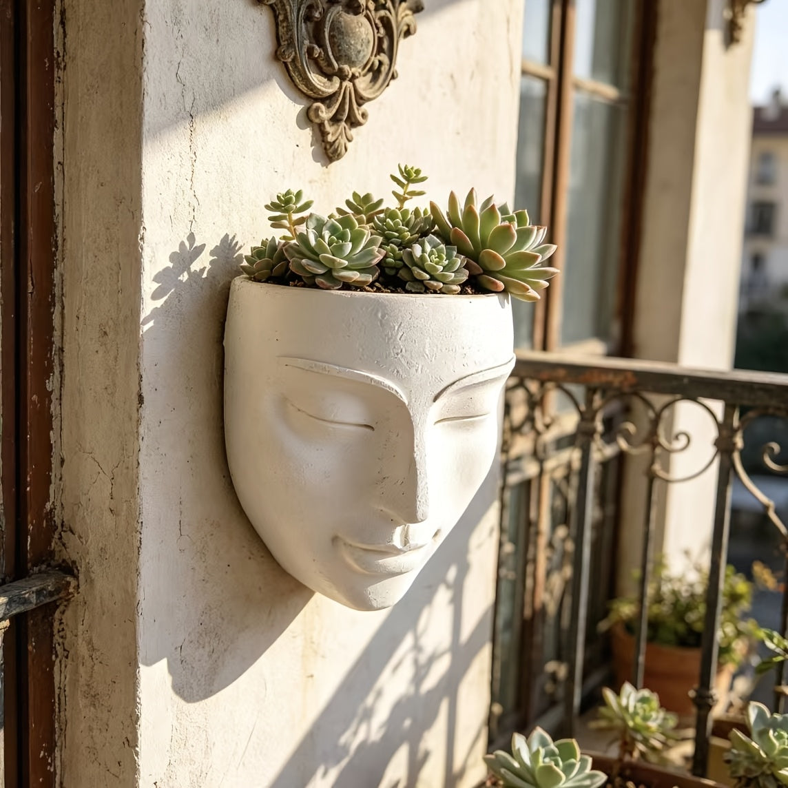 Pot de fleur mural visage en résine blanche, 16 cm de haut