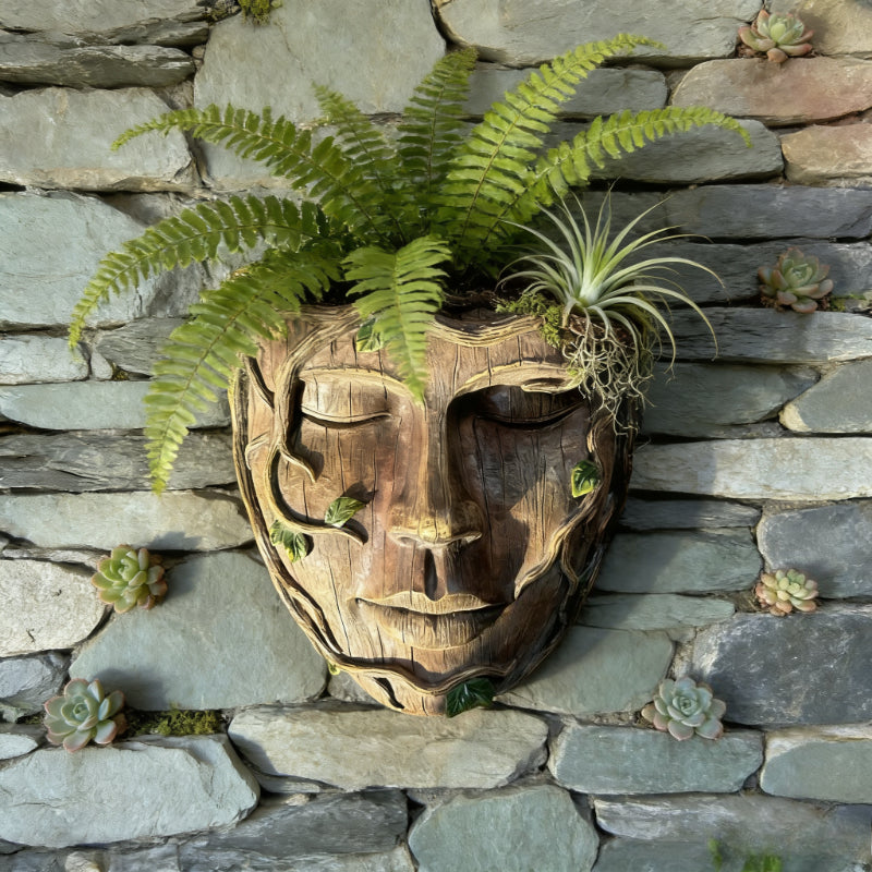 Pot de fleur mural visage sculpté en résine effet bois vieilli