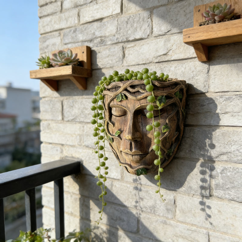 Pot de fleur mural visage sculpté en résine effet bois vieilli
