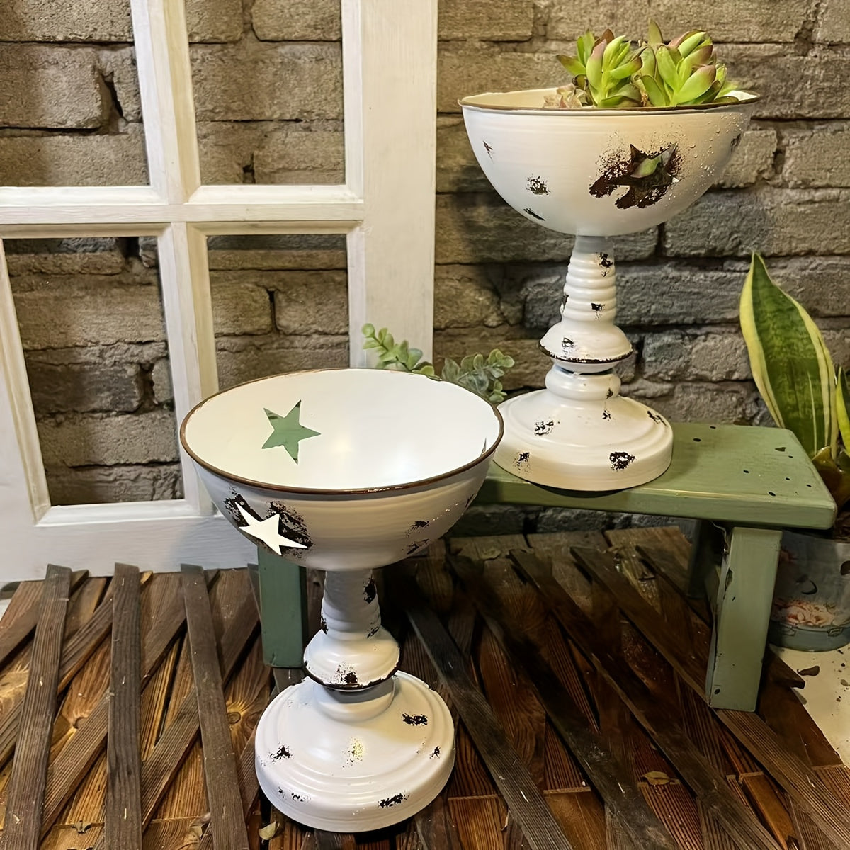 Pot de fleur sur pied métal blanc vieilli à étoile, Ø 17 cm